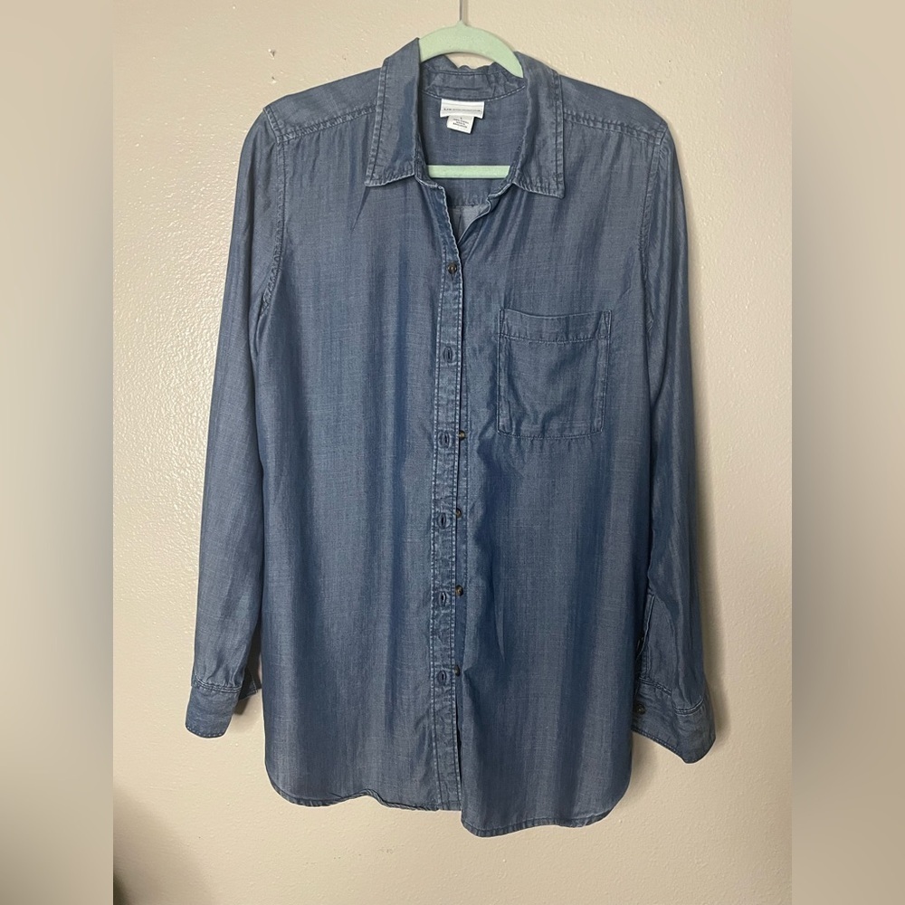 Liz Claiborne women's long-sleeve chambray button-down shirt.Size Large - Picture 4 of 11